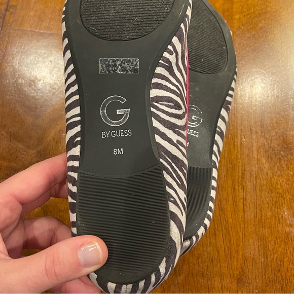 NWOT Guess Zebra Print Flats in 8 - Picture 3 of 6